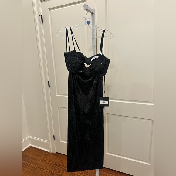 Woman’s Mac Duggal - Picture 4 of 6